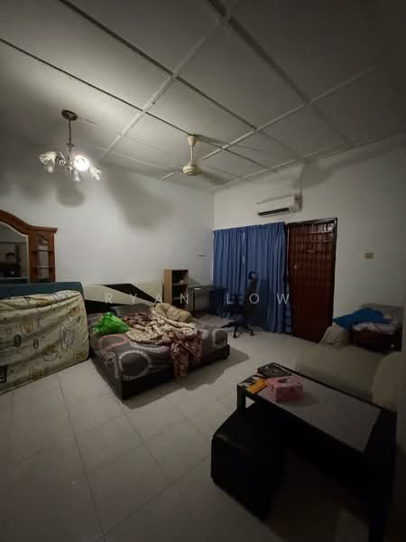 Rumah Teres untuk Disewa di Bandar Sungai Long (Selangor) - Ryan Low - Bedroom - PropertyGuru.com.my