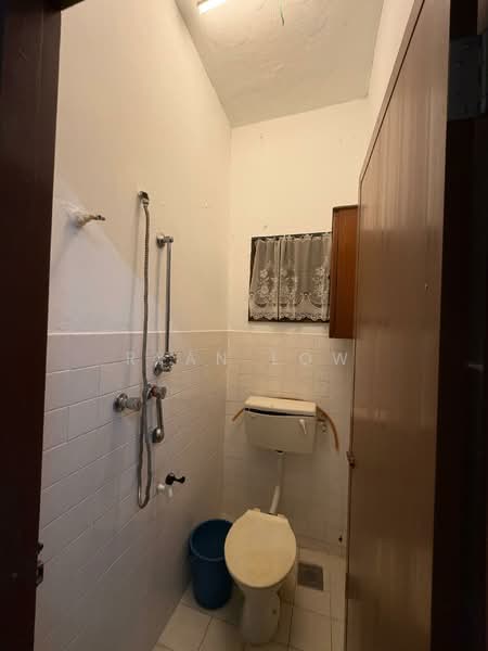 Rumah Teres untuk Disewa di Bandar Sungai Long (Selangor) - Ryan Low - Bathroom - PropertyGuru.com.my