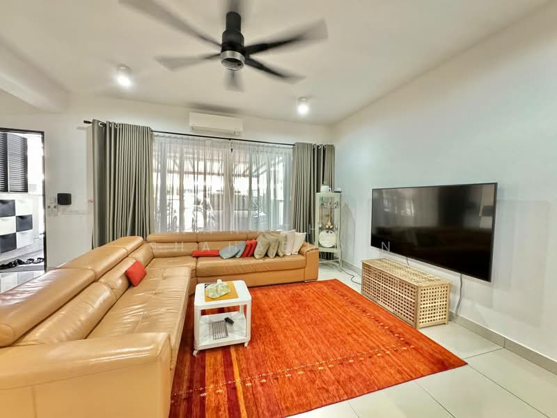 2-storey Terraced House for Sale in Bukit Jelutong (Shah Alam) - Nahathir Shahabudin - Living Room - PropertyGuru.com.my