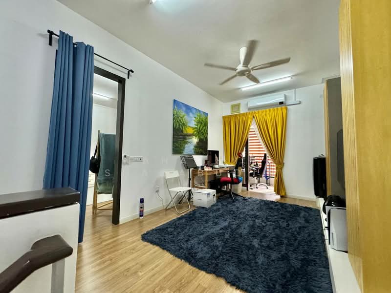 2-storey Terraced House for Sale in Bukit Jelutong (Shah Alam) - Nahathir Shahabudin - Living Room - PropertyGuru.com.my