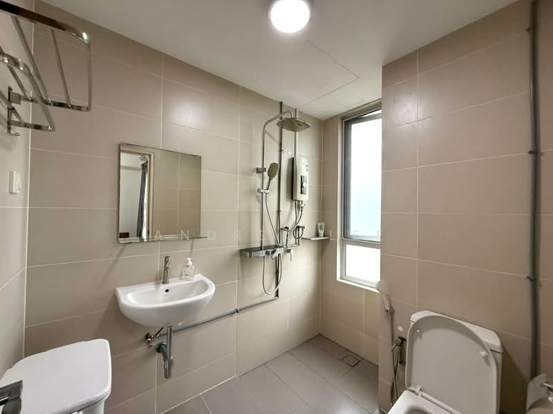 Kondominium untuk Dijual di Surin Condominium - Andrea Lee - Bathroom - PropertyGuru.com.my