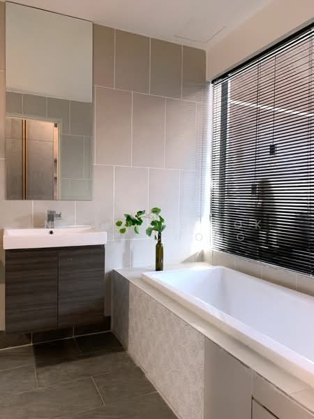 Service Residence for Sale at Verde - Nicholas Kok Keen Chong - Bathroom - PropertyGuru.com.my
