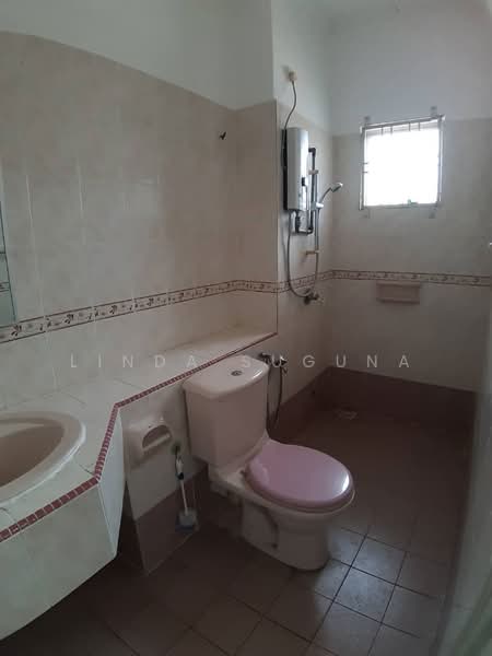 Rumah Teres 2 Tingkat untuk Dijual di Putra Heights (Subang Jaya) - Linda Suguna - Bathroom - PropertyGuru.com.my