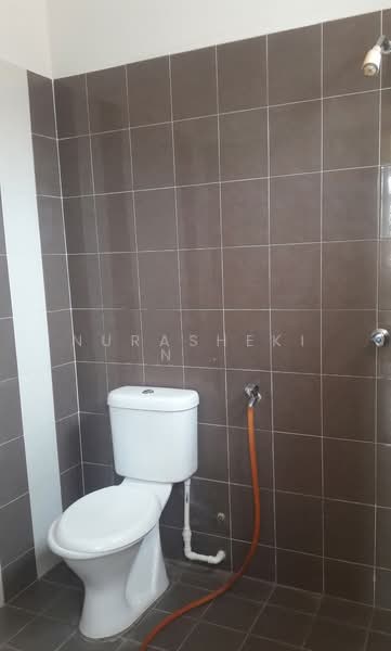 Semi-Detached House for Sale in Bandar Baru Salak Tinggi (Sepang) - Nurashekin . - Bathroom - PropertyGuru.com.my