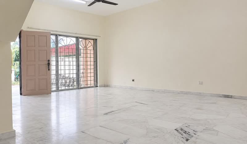 2-storey Terraced House for Sale in Rawang (Selangor) - Rosdi Sharif - Living Room - PropertyGuru.com.my