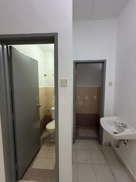 Rumah Teres 2 Tingkat untuk Dijual di Taman Prima Saujana (Kajang) - Jacksley Wong - Bathroom - PropertyGuru.com.my