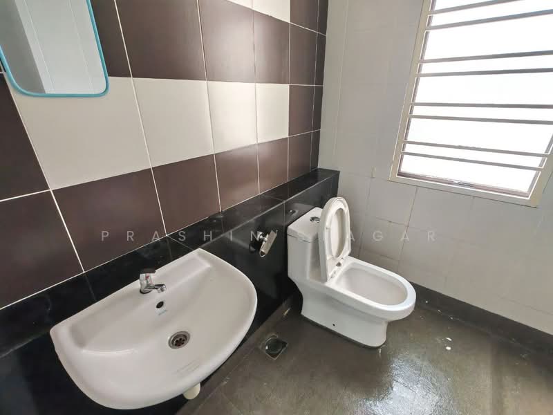 Pangsapuri untuk Dijual di Austin Regency (Pangsapuri Austin Perdana) - Prashin Seagar - Bathroom - PropertyGuru.com.my
