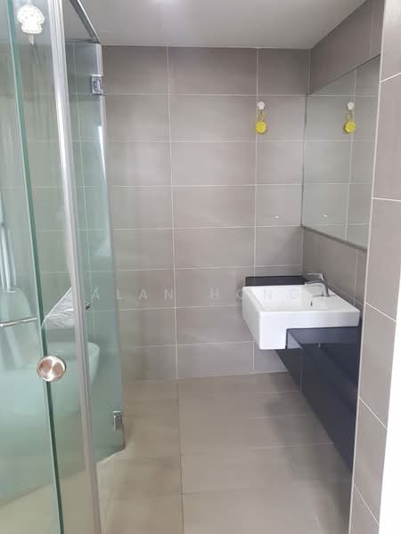 Servis Apartment untuk Dijual di V Residence 2 @ Sunway Velocity - Alan Hong - Bathroom - PropertyGuru.com.my