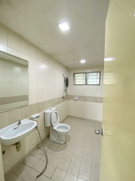 Kondominium untuk Dijual di Kinrara Mas - John Khaw - Bathroom - PropertyGuru.com.my