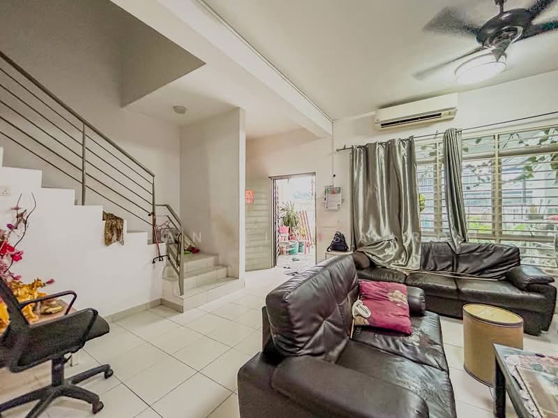 2-storey Terraced House for Sale in Bandar Puncak Alam (Puncak Alam) - Fauzan bin Sahrom - Living Room - PropertyGuru.com.my
