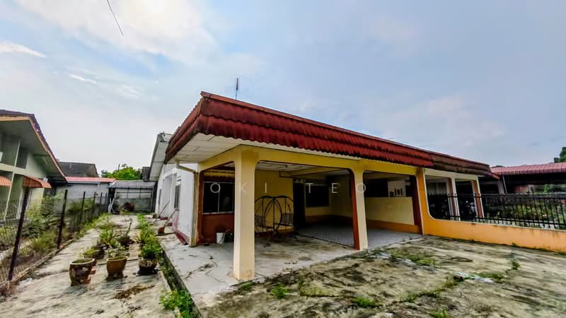Semi-Detached House for Sale in Taman Rengit (Rengit) - Hoki Teo - Exterior - PropertyGuru.com.my