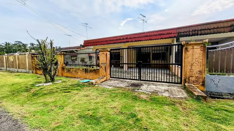 Semi-Detached House for Sale in Taman Rengit (Rengit) - Hoki Teo - Exterior - PropertyGuru.com.my