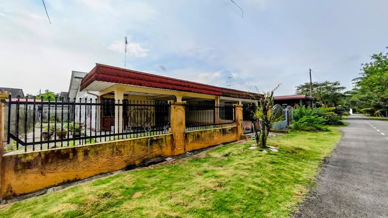 Semi-Detached House for Sale in Taman Rengit (Rengit) - Hoki Teo - Exterior - PropertyGuru.com.my