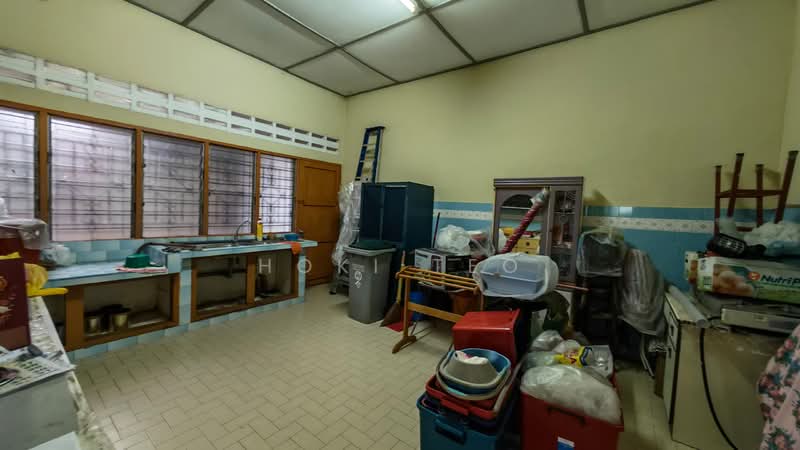 Semi-Detached House for Sale in Taman Rengit (Rengit) - Hoki Teo - Kitchen - PropertyGuru.com.my