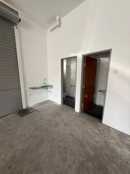 Shop / Office for Rent in Senai (Johor) - Seven Tay - Bathroom - PropertyGuru.com.my