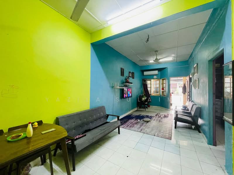 Rumah Teres 1 Tingkat untuk Dijual di Shah Alam (Selangor) - Yazila Sulaimi - Living Room - PropertyGuru.com.my