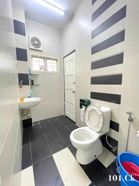 Semi-Detached House for Sale in Banting (Selangor) - Hao Kai Khaw - Bathroom - PropertyGuru.com.my