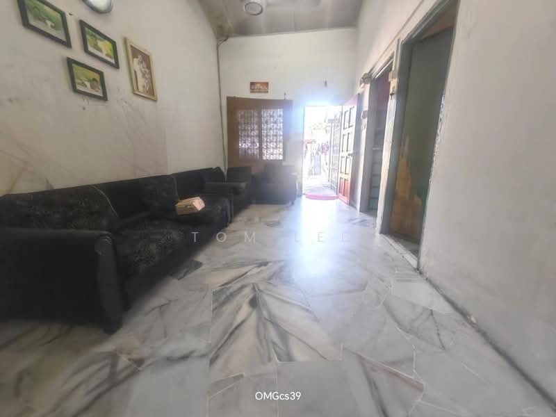 Rumah Teres untuk Dijual di Taman Menara Maju (Klang) - Tom Lee - Living Room - PropertyGuru.com.my