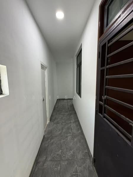 1-storey Terraced House for Sale in Taman Pelangi Indah (Ulu Tiram) - Vanessa Lim - Corridor - PropertyGuru.com.my