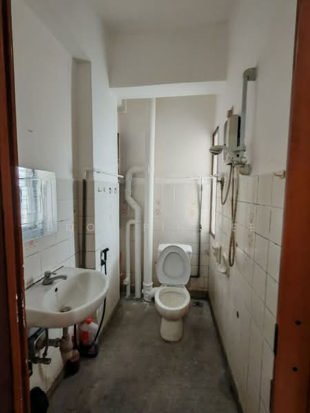 Condominium for Rent at Petaling Indah Condominiums - Boon Pin See - Bathroom - PropertyGuru.com.my