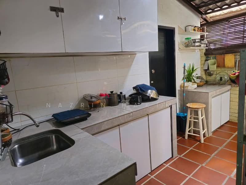 2-storey Terraced House for Sale in Taman Putra Perdana (Puchong) - Nazrin Hakimin - Kitchen - PropertyGuru.com.my