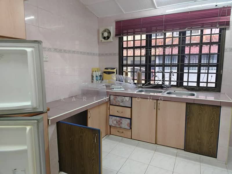 Rumah Teres 1.5 Tingkat untuk Dijual di Ulu Tiram (Johor) - Karen Wong - Kitchen - PropertyGuru.com.my