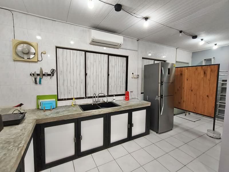 2-storey Terraced House for Rent in Taman Sungai Besi Indah (Seri Kembangan) - Henry Chia - Kitchen - PropertyGuru.com.my