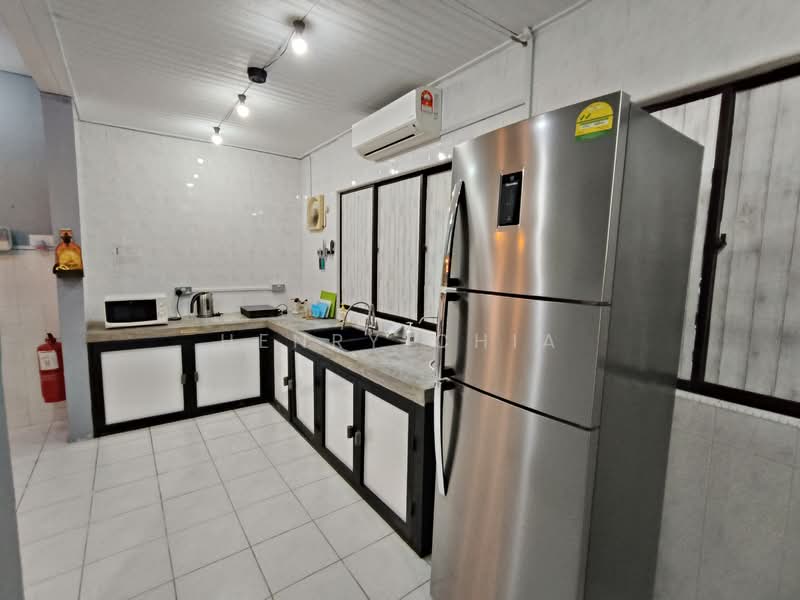 2-storey Terraced House for Rent in Taman Sungai Besi Indah (Seri Kembangan) - Henry Chia - Kitchen - PropertyGuru.com.my