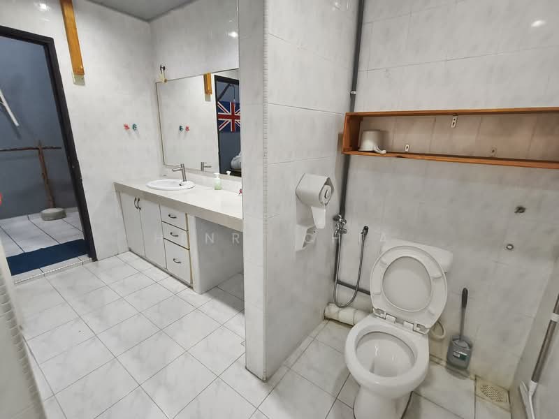 2-storey Terraced House for Rent in Taman Sungai Besi Indah (Seri Kembangan) - Henry Chia - Bathroom - PropertyGuru.com.my