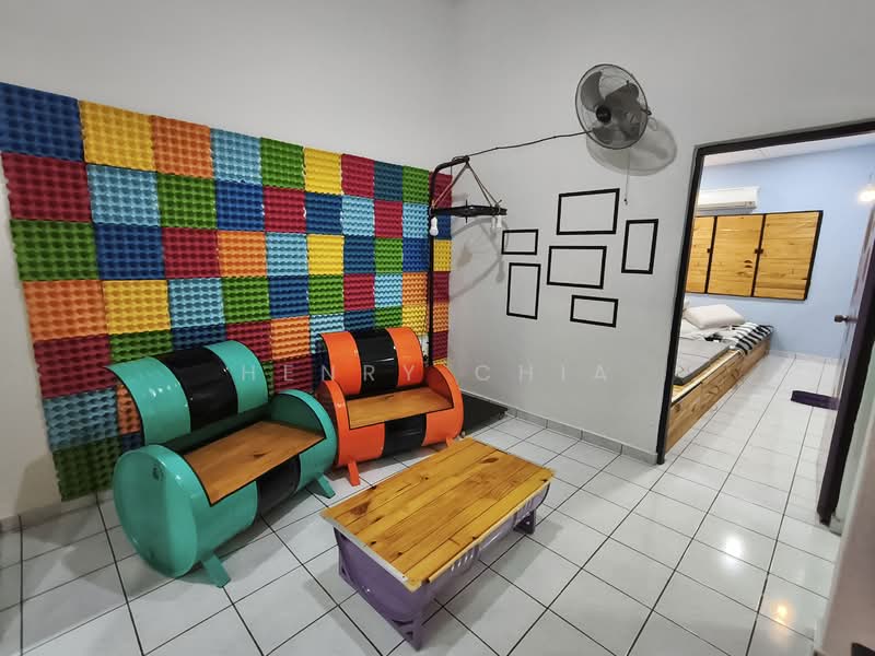 2-storey Terraced House for Rent in Taman Sungai Besi Indah (Seri Kembangan) - Henry Chia - Living Room - PropertyGuru.com.my