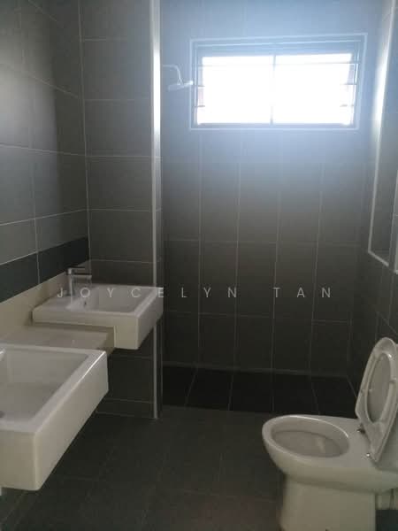 Semi-Detached House for Rent in Telok Panglima Garang (Selangor) - Joycelyn Tan - Bathroom - PropertyGuru.com.my