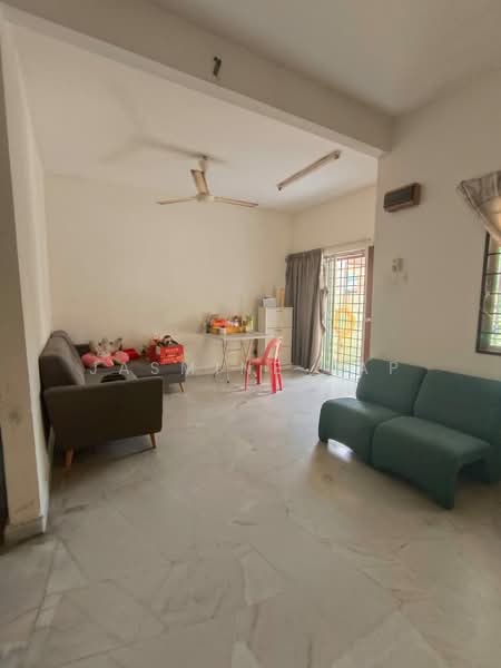 Rumah Teres 2 Tingkat untuk Dijual di Taman Mutiara Bukit Kemuning (Shah Alam) - Jasmine Yap - Living Room - PropertyGuru.com.my