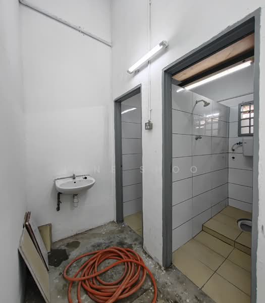 Factory for Rent in Jalan Klang Lama (Old Klang Road) (Kuala Lumpur) - Jane Shoo - Bathroom - PropertyGuru.com.my