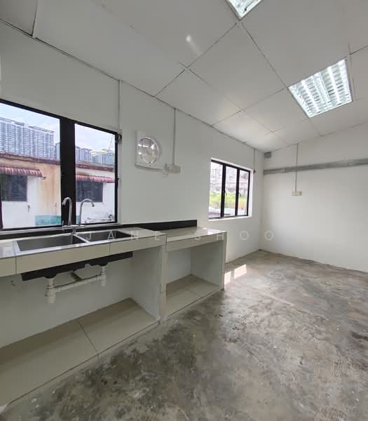 Factory for Rent in Jalan Klang Lama (Old Klang Road) (Kuala Lumpur) - Jane Shoo - Kitchen - PropertyGuru.com.my