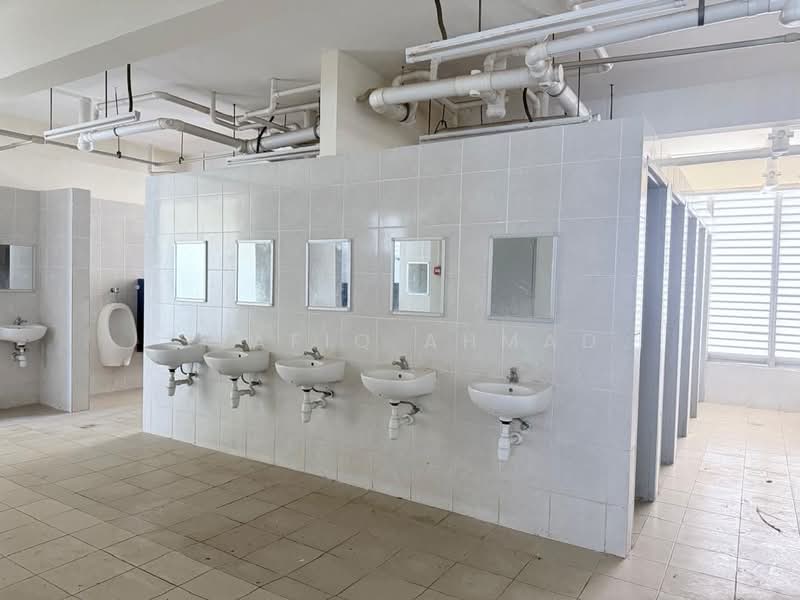 Cluster Factory for Rent in Banting (Selangor) - Syafiq Ahmad - Bathroom - PropertyGuru.com.my