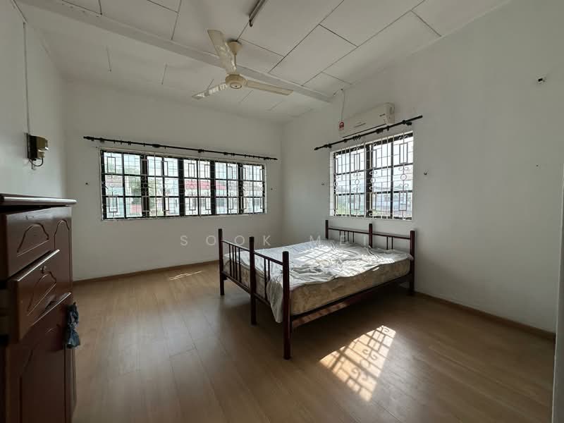 Semi-Detached House for Sale in Taman Westpool (Ipoh) - Sook Mei - Bedroom - PropertyGuru.com.my