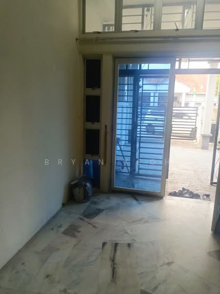 Rumah Teres 1-Tingkat untuk Dijual di Kampung Jalan Kebun (Shah Alam) - Bryan Yeoh - Entrance - PropertyGuru.com.my