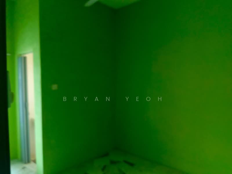 Rumah Teres 1-Tingkat untuk Dijual di Kampung Jalan Kebun (Shah Alam) - Bryan Yeoh - Master Bedroom - PropertyGuru.com.my