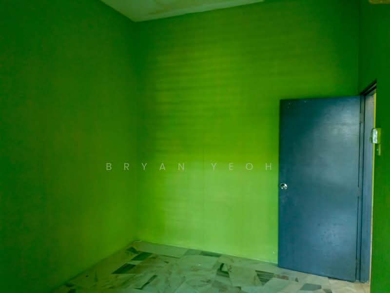 Rumah Teres 1-Tingkat untuk Dijual di Kampung Jalan Kebun (Shah Alam) - Bryan Yeoh - Bedroom - PropertyGuru.com.my