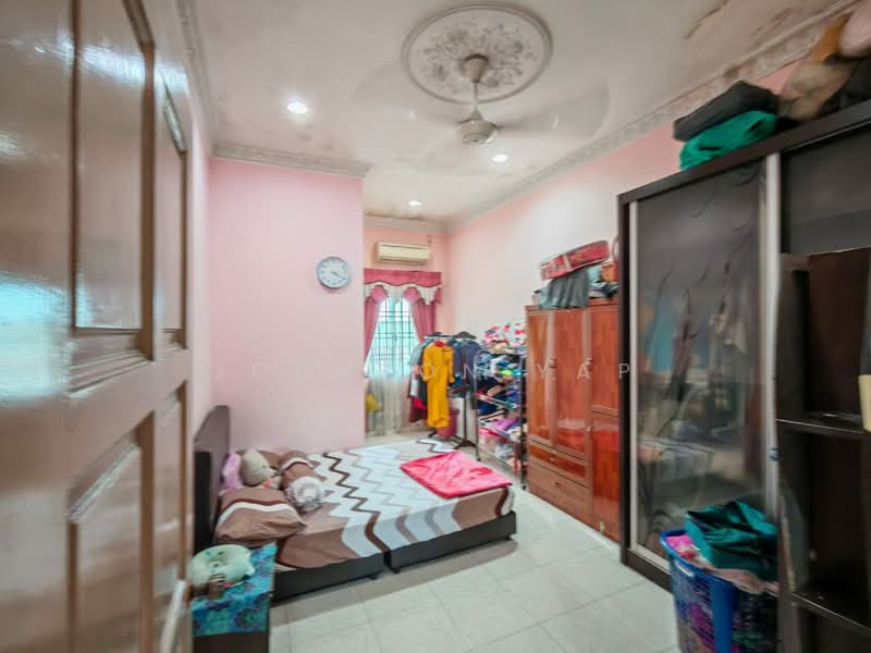 2-storey Terraced House for Sale in Taman Perwira Jaya (Kluang) - Johnson Yap - Bedroom - PropertyGuru.com.my