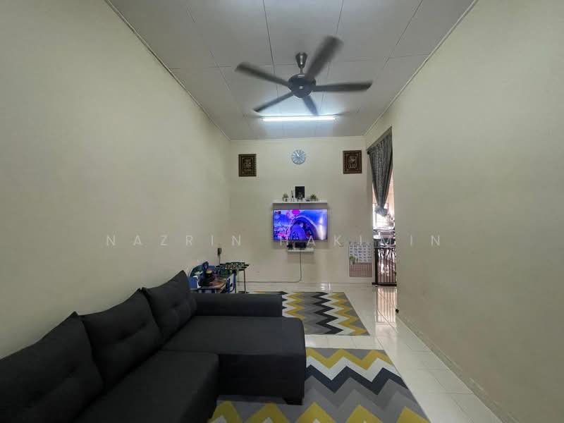 1-storey Terraced House for Sale in Kampung Teluk Panglima Garang (Telok Panglima Garang) - Nazrin Hakimin - Living Room - PropertyGuru.com.my