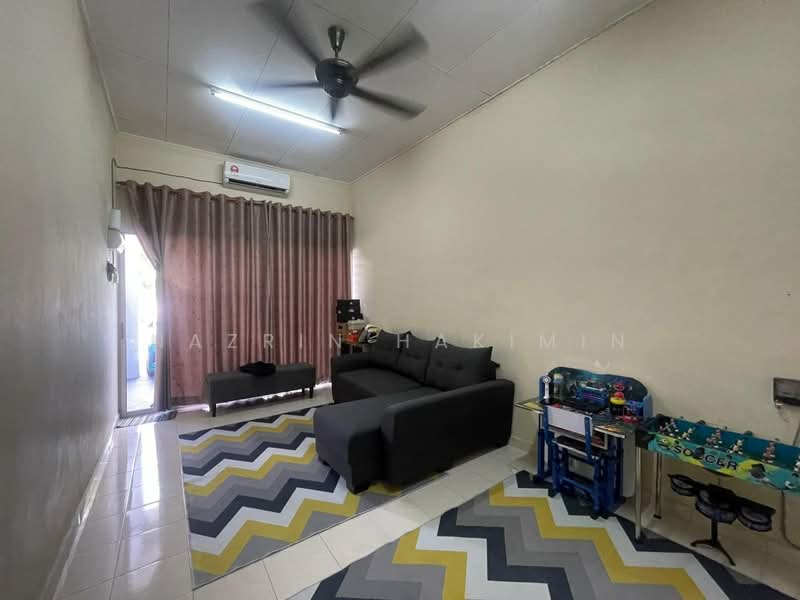 1-storey Terraced House for Sale in Kampung Teluk Panglima Garang (Telok Panglima Garang) - Nazrin Hakimin - Living Room - PropertyGuru.com.my