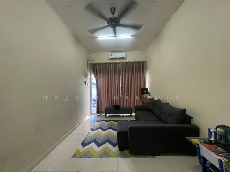 1-storey Terraced House for Sale in Kampung Teluk Panglima Garang (Telok Panglima Garang) - Nazrin Hakimin - Living Room - PropertyGuru.com.my