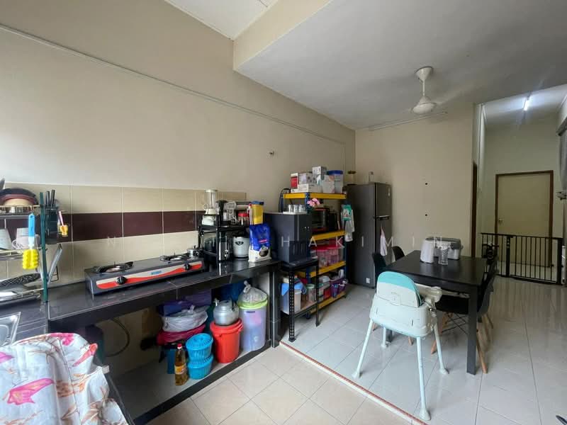 1-storey Terraced House for Sale in Kampung Teluk Panglima Garang (Telok Panglima Garang) - Nazrin Hakimin - Kitchen - PropertyGuru.com.my