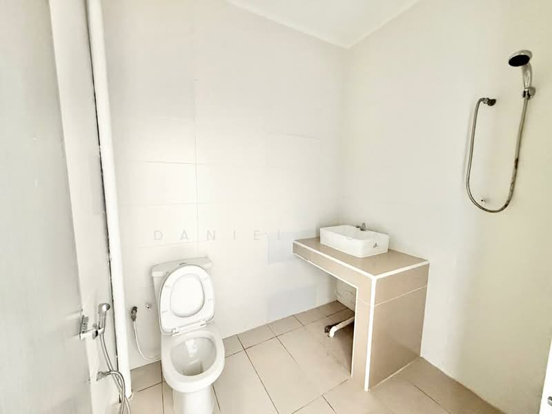1-storey Terraced House for Sale in Taman Dato' Hormat (Telok Panglima Garang) - Daniel Kok - Bathroom - PropertyGuru.com.my