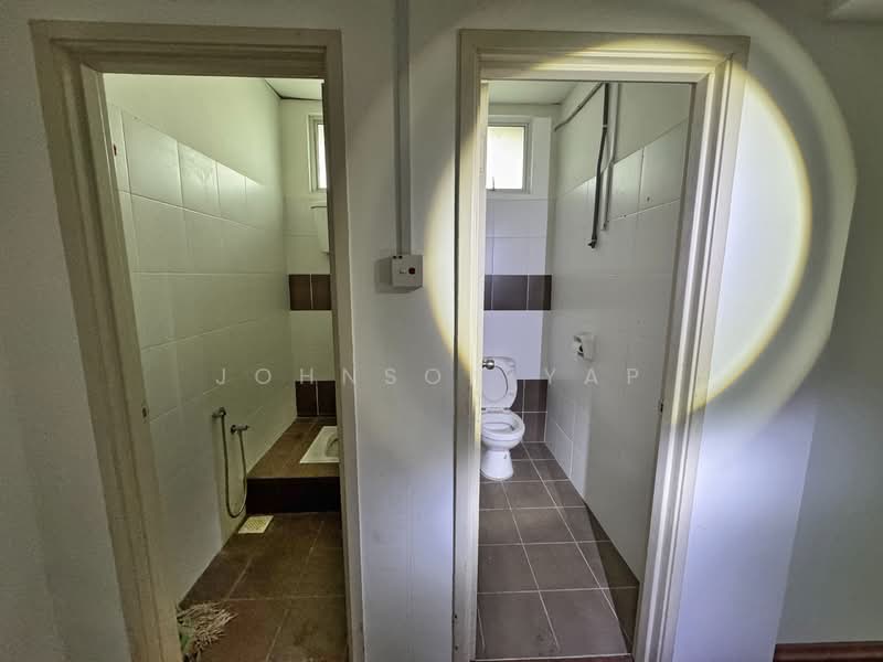 Kedai / Pejabat untuk Disewa di Bandar Dato Onn (Tebrau) - Johnson Yap - Bathroom - PropertyGuru.com.my
