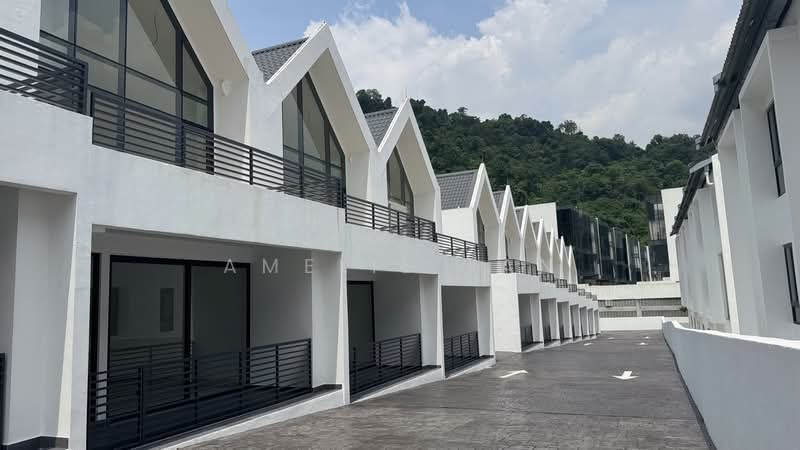 3-storey Terraced House for Sale in Damansara Perdana (Selangor) - Amelie Tan - Exterior - PropertyGuru.com.my