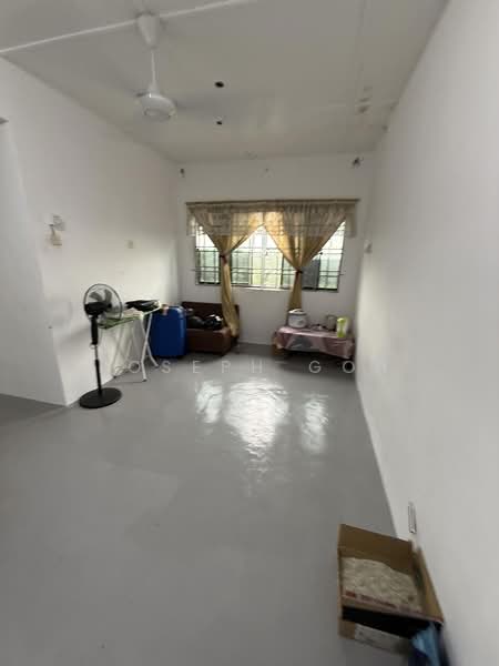 Rumah Flat untuk Dijual di Taman Flora Heights - Joseph Goh - Living Room - PropertyGuru.com.my