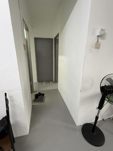 Rumah Flat untuk Dijual di Taman Flora Heights - Joseph Goh - Corridor - PropertyGuru.com.my