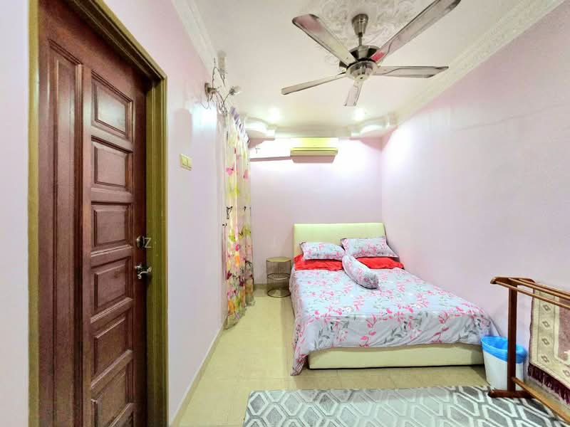 Semi-Detached House for Sale in Seksyen 13 (Shah Alam) - Zaty Jasmin - Bedroom - PropertyGuru.com.my